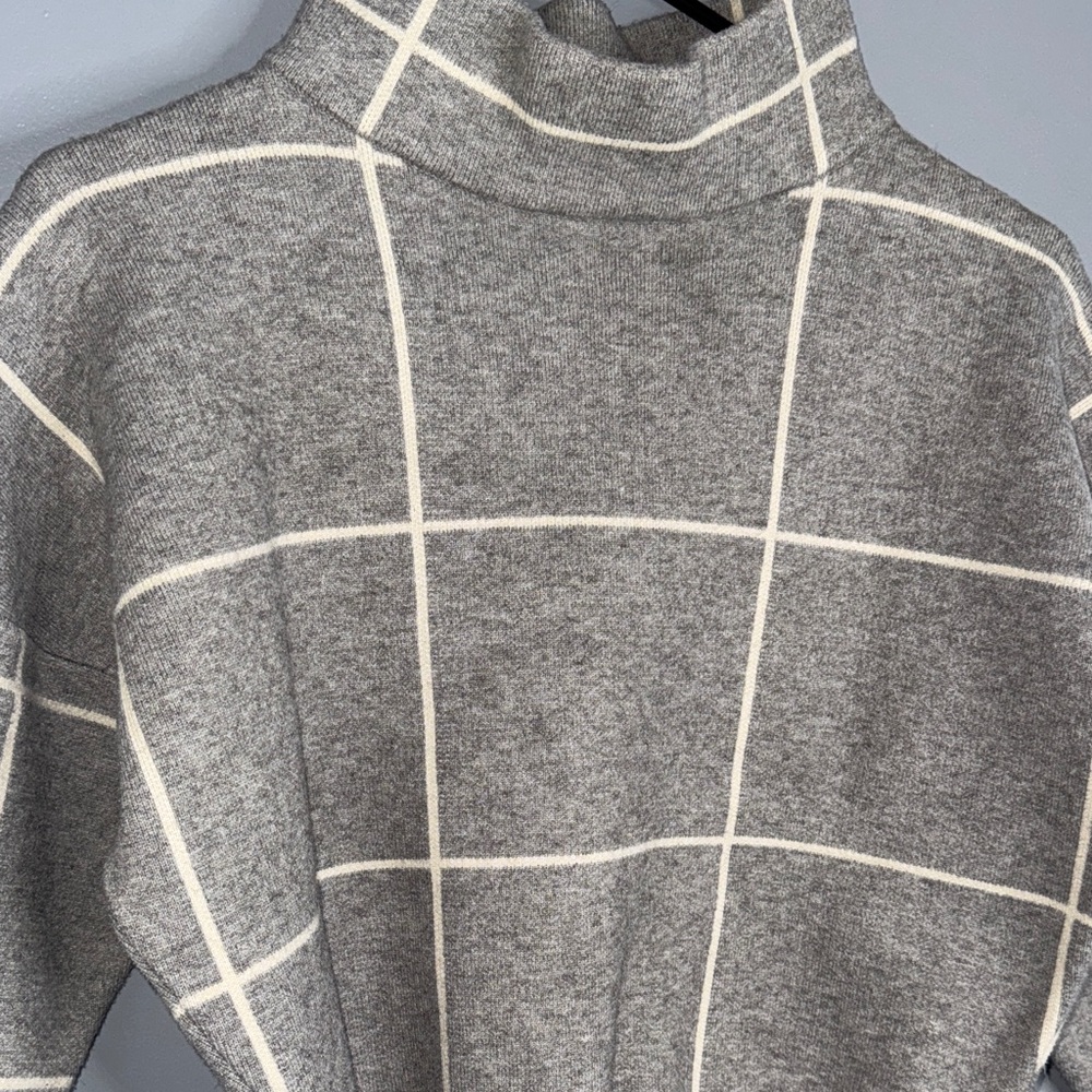 Gray Grid Pattern Cropped Sweater - image 2